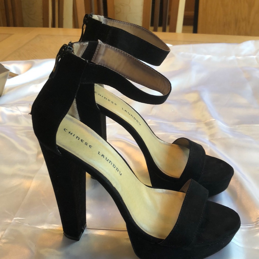 Very Gently Worn Black Chinese Laundry Heels 9M